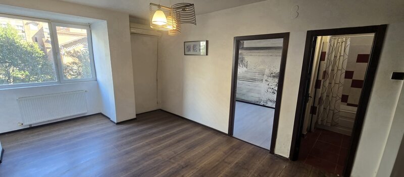 Universitate Metrou, de vanzare apartament.