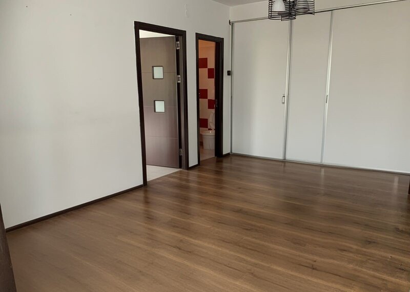 Universitate Metrou, de vanzare apartament.